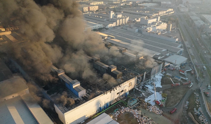 Yanan tekstil fabrikasından çıkan duman kenti kapladı