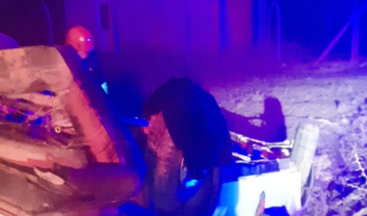 Konya’da devrilen otomobilde sıkışan karı-koca yaralandı