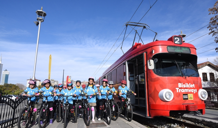 Konya Büyükşehir minik öğrencileri bisiklet tramvayıyla tanıştırdı