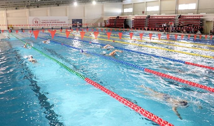 Yüzme Milli Takımı seçmelerinde 3 Türkiye rekoru daha kırıldı 