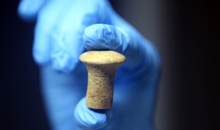 Kemikten yapılmış 3 bin 300 yıllık hançer sapı bulundu