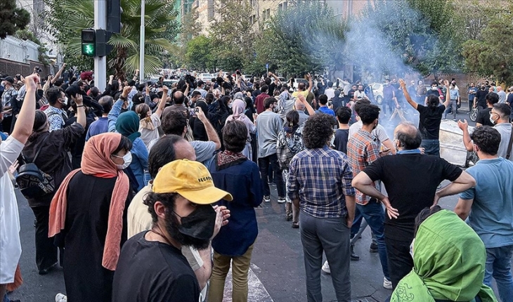 İran'da gösterilerle ilgili 3 kişiye daha idam cezası verildi