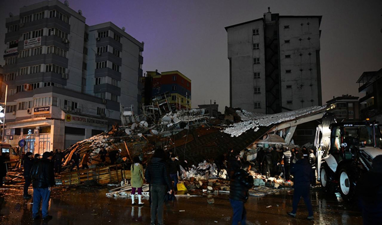 Depremin ardından Adana ve Mersin'de eğitime bir gün ara verildi