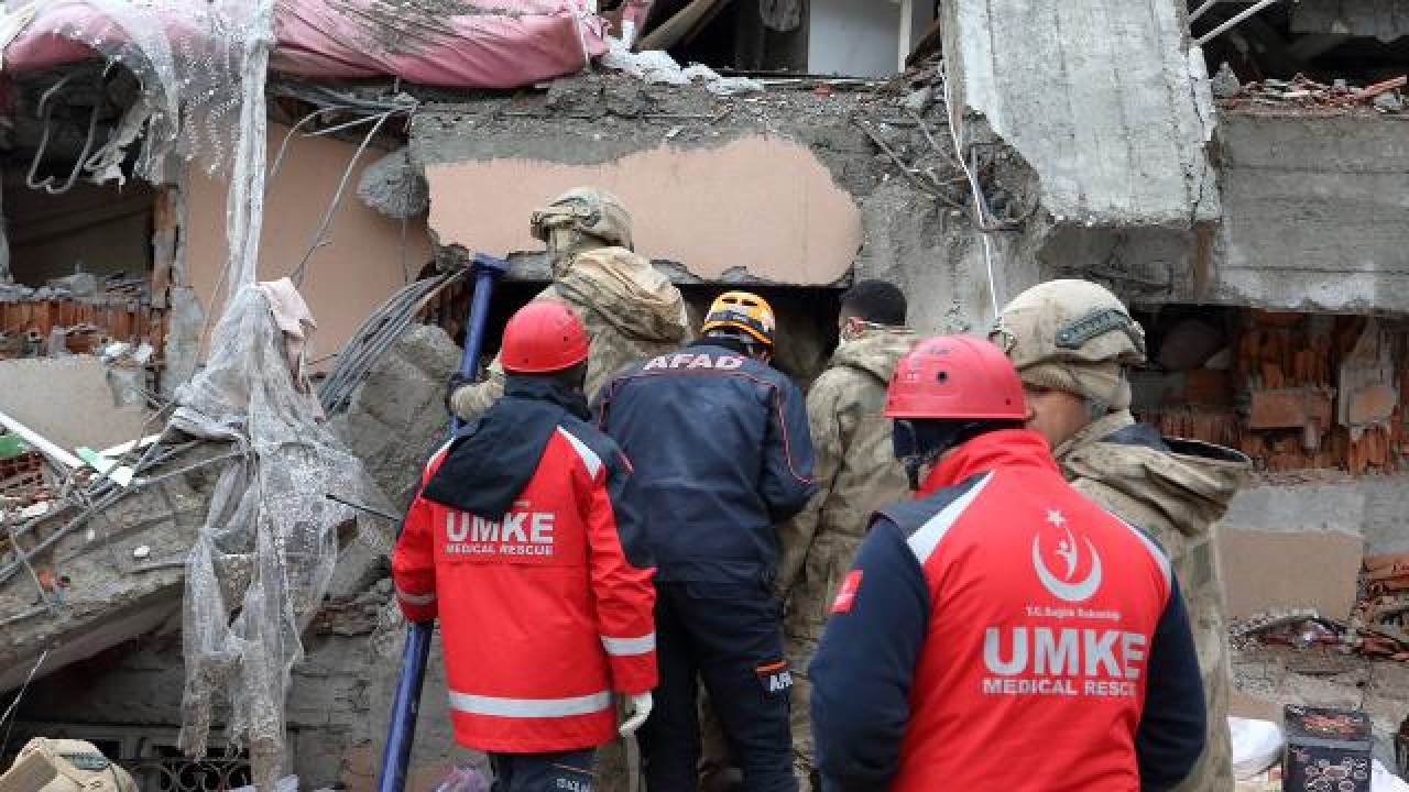 Sağlık Bakanlığı: Deprem bölgesinde 146 bin 806 personel görev yapıyor