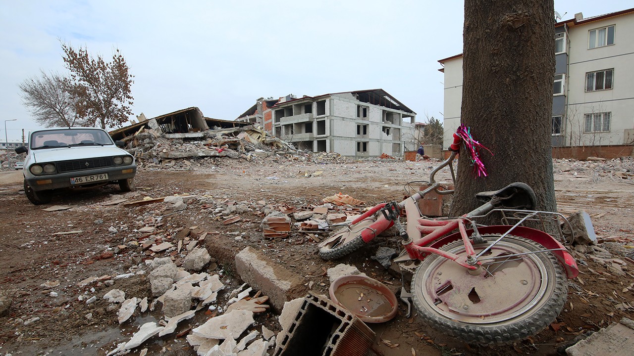 Elbistan'da depremin izleri silinmeye çalışılıyor 