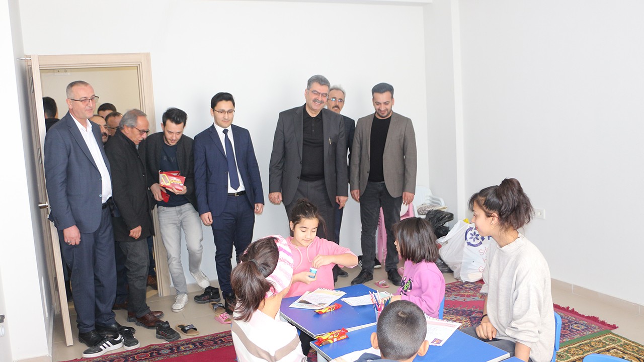 AK Parti Konya Milletvekili Orhan Erdem depremzedeleri ziyaret etti