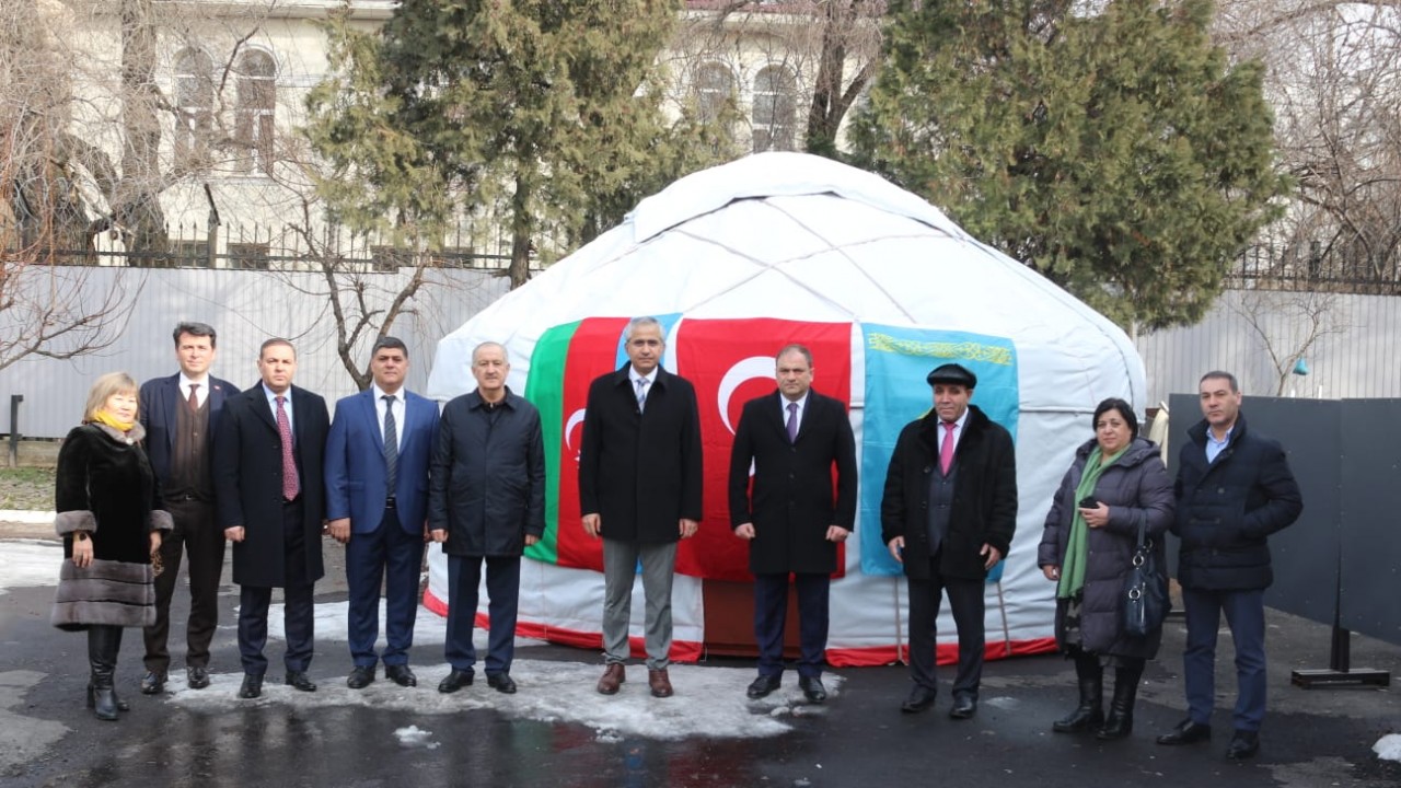 Kazakistan’daki Azerbaycan diasporası, Türkiye’ye 100 Kazak çadır evi gönderecek