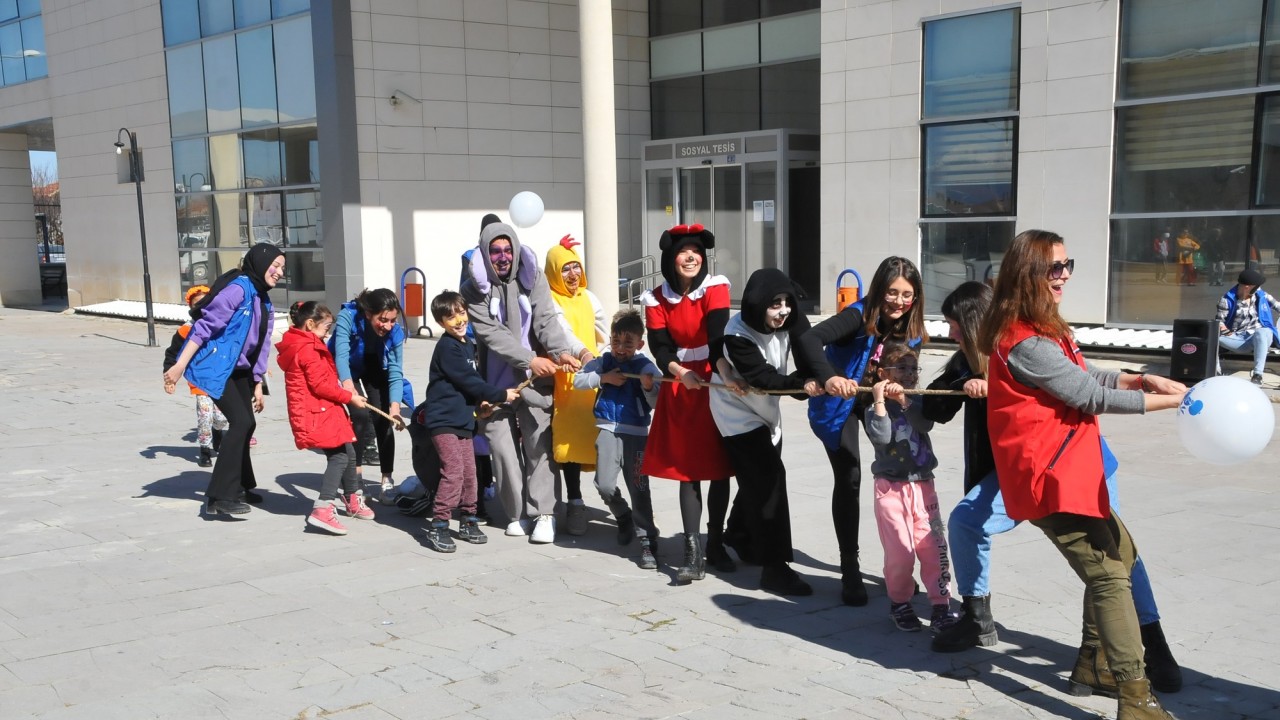 Depremzede çocuklar için Akşehir’de özel eğlence düzenlendi
