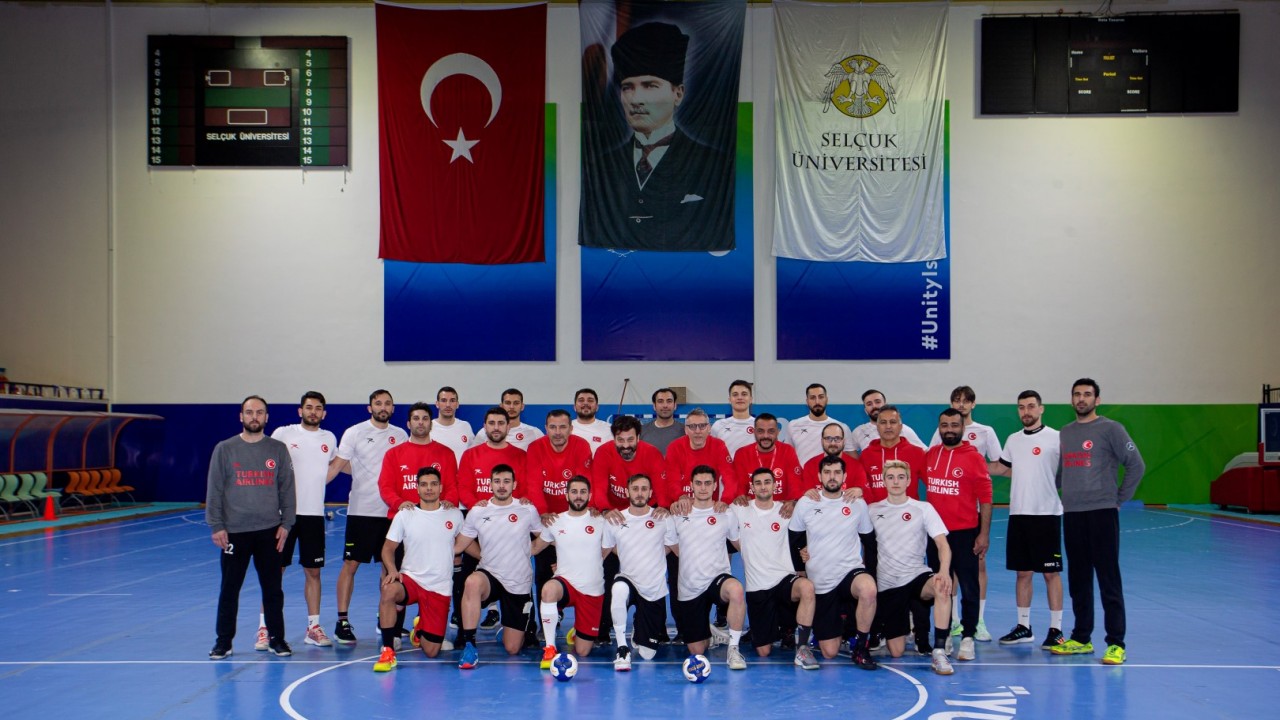 A Milli Erkek Hentbol Takımı, Lüksemburg maçı hazırlıklarını Konya'da sürdürüyor
