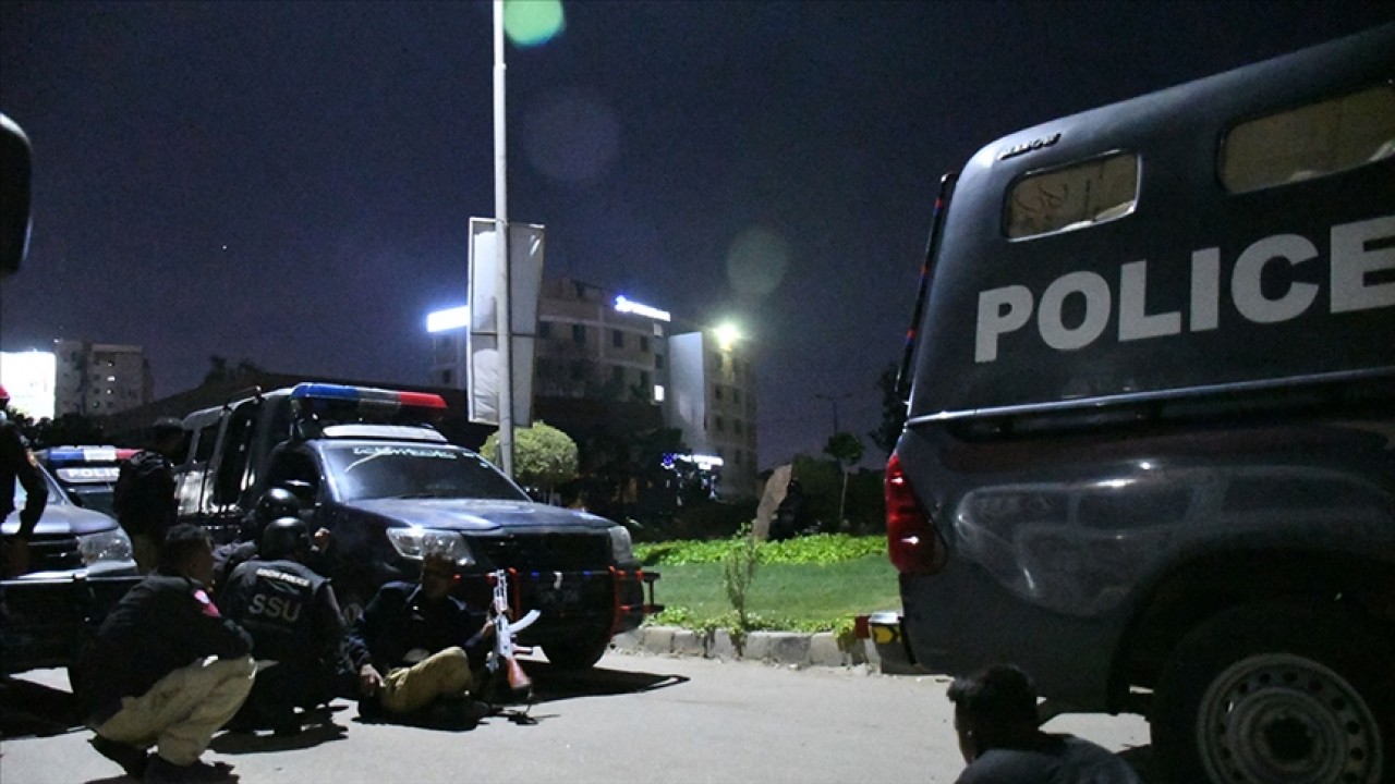 Pakistan'da intihar saldırısı:9 polis öldü