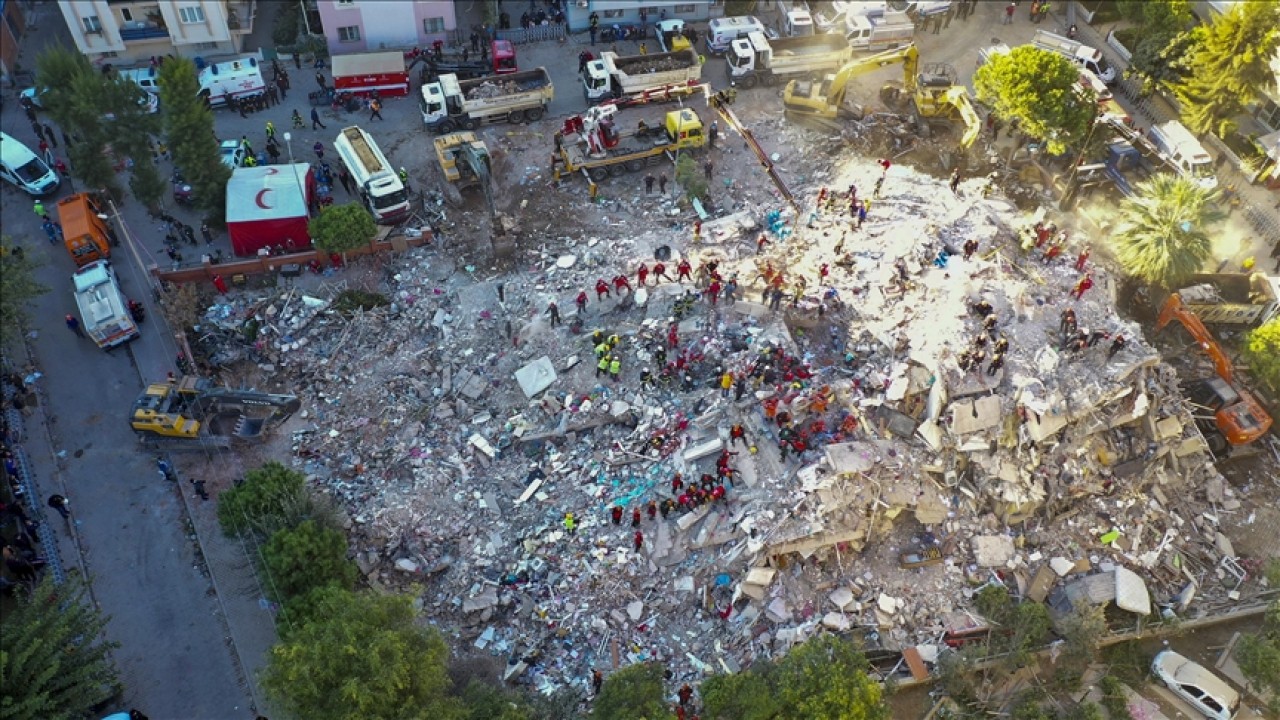İzmir depreminde yıkılan bina için belediye görevlilerinin de hapsi istendi