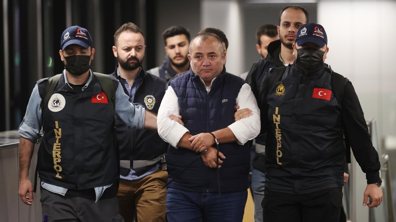 Çiftlik Bank davasının bir numaralı sanığı Osman Naim Kaya, Türkiye'ye getirildi