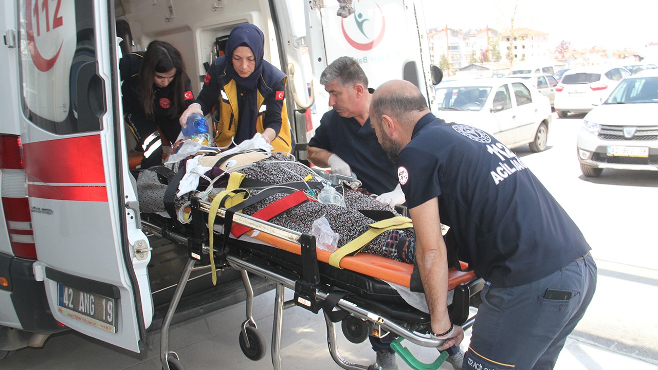 Konya’da park halindeki otomobile arkadan çarptı: 1’i ağır 3 kişi yaralandı