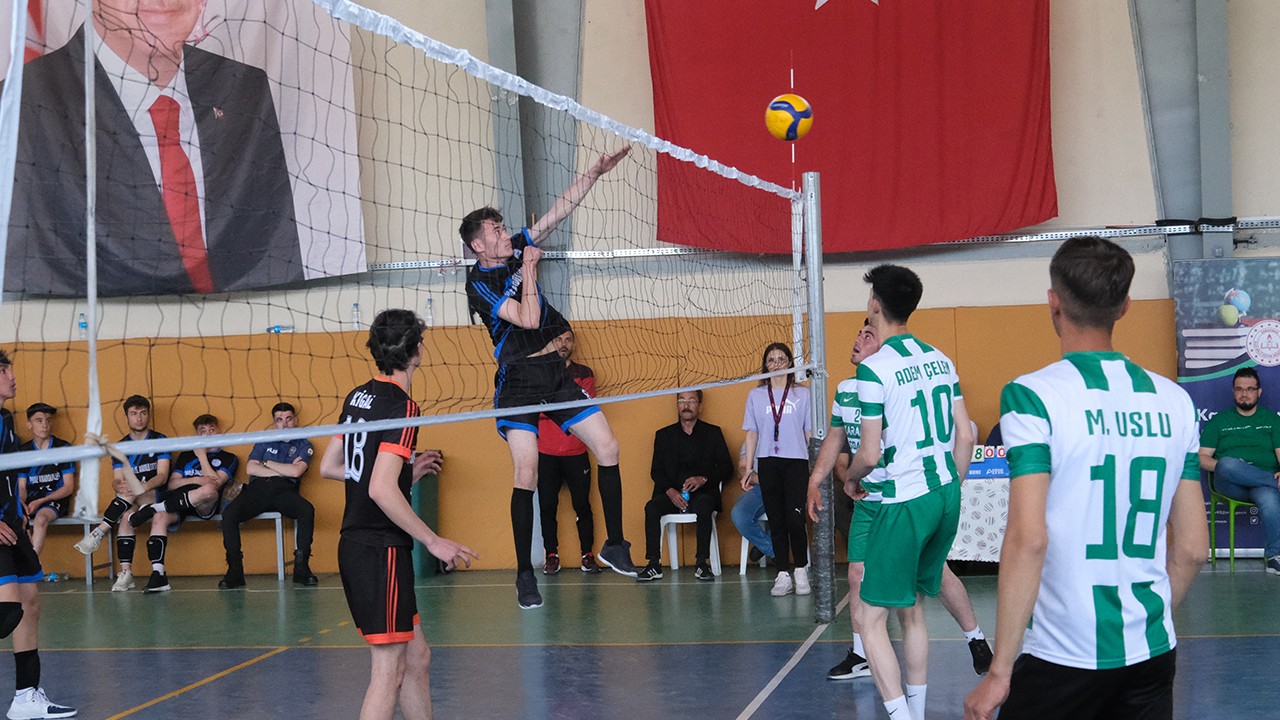Karapınar'da liseler arası voleybol turnuvası final maçı oynandı