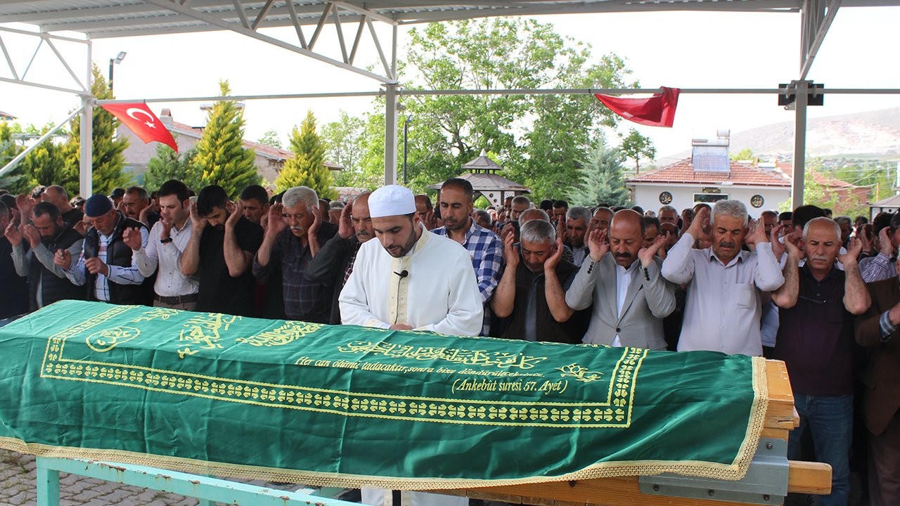 Ereğli’deki trafik kazasında hayatını kaybeden 2 genç toprağa verildi