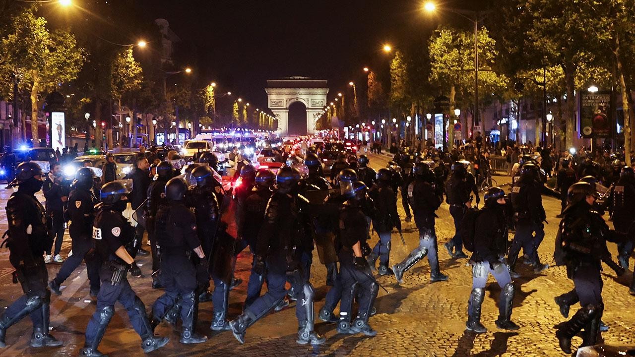 Fransa’daki protestoların 6. gecesinde 157 kişi gözaltına alındı