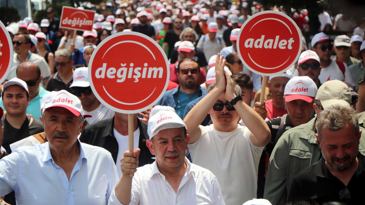 Tanju Özcan’dan ’değişim’ yürüyüşü: CHP yönetimi panik içinde