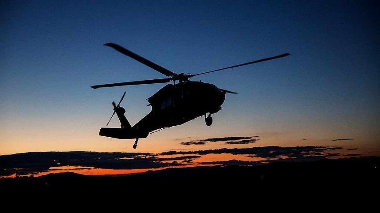 Everest Dağı'ndan dönen ve 6 kişiyi taşıyan helikopter radardan kayboldu