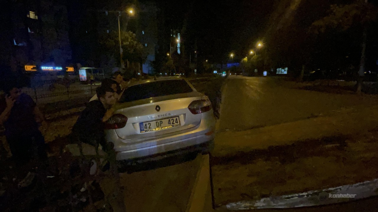 Konya’da araç tramvay yoluna girdi! Sürücü aracı terk edip kaçtı