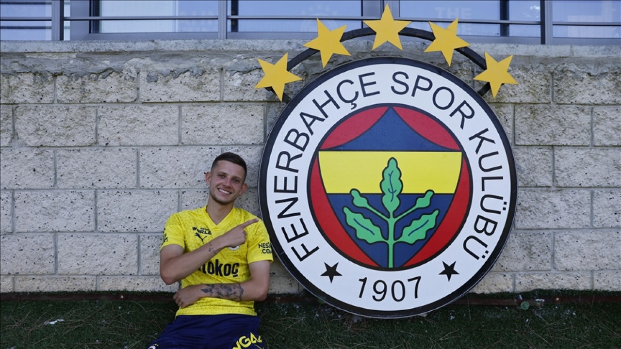 Polonyalı futbolcu Sebastian Szymanski, Fenerbahçe'ye transfer olduğu için mutlu