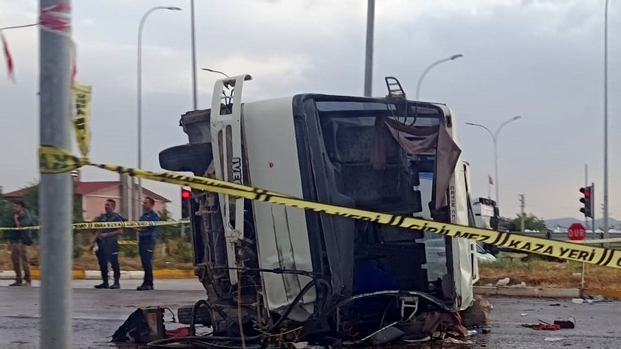 33 kişinin yaralandığı kazada, kamyonet sürücüsü gözaltına alındı 