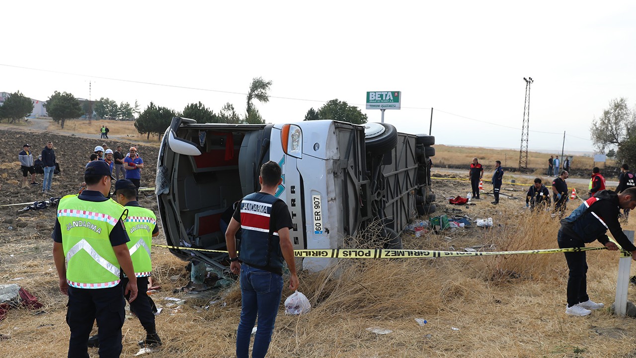 Amasya’da yolcu otobüsü devrildi: 6 kişi öldü, 35 kişi yaralandı
