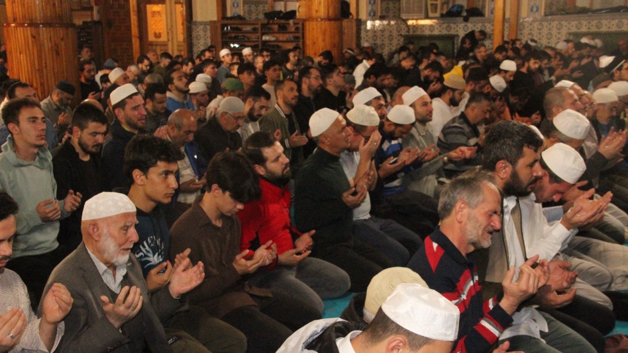 Konya'da eller semaya Filistin’de ki mazlum Müslümanlar için kalktı!