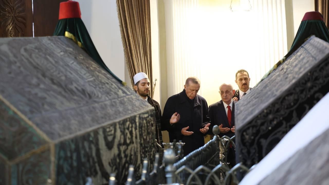 Cumhurbaşkanı Erdoğan, Sultan II. Abdülhamid Han’ın türbesini ziyaret etti