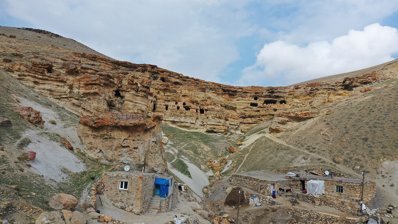 Ağrı’nın “Meya ve Biligan“ ile Kars’ın “Ani“ mağaraları turizme kazandırılmayı bekliyor