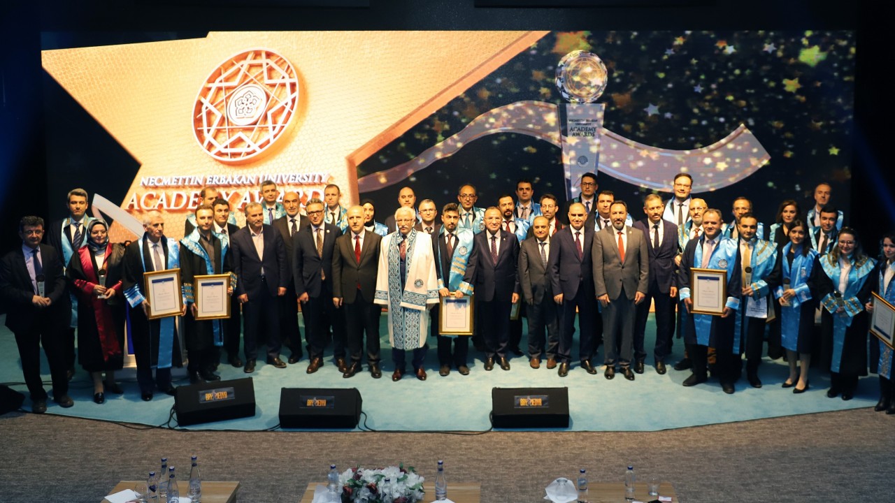 NEÜ Akademi Ödülleri Töreni, TBMM Başkanvekili Bekir Bozdağ’ın katılımıyla gerçekleşti