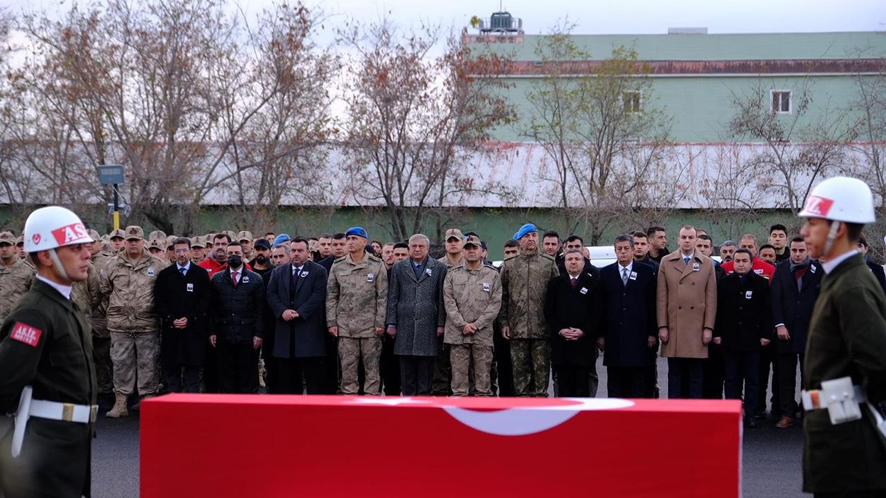 Pençe-Kilit Operasyonu bölgesinde şehit olan asker için Şırnak'ta tören düzenlendi