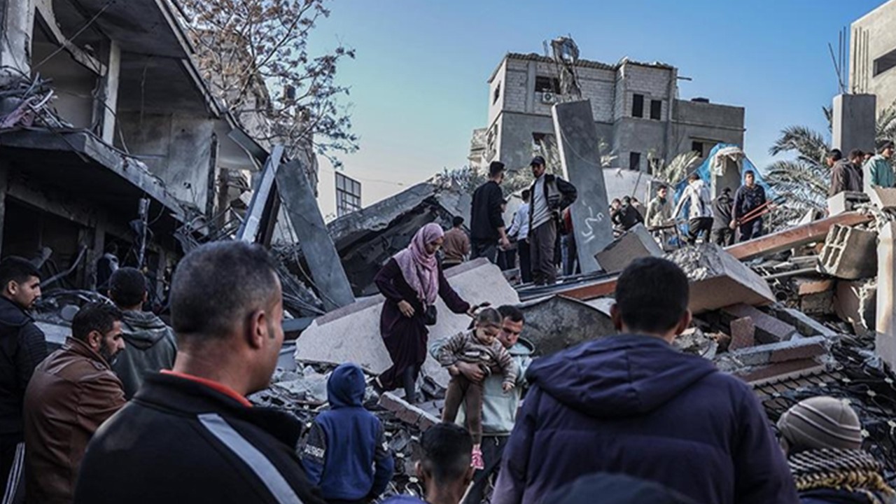 İsrail, abluka altındaki Gazze'ye saldırılarını 122. gününde de sürdürüyor