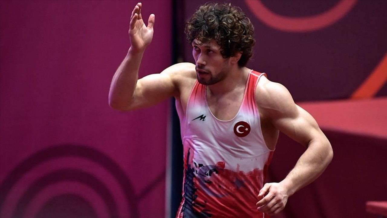 Milli güreşçi Selçuk Can, Avrupa Şampiyonası'nda altın madalya kazandı