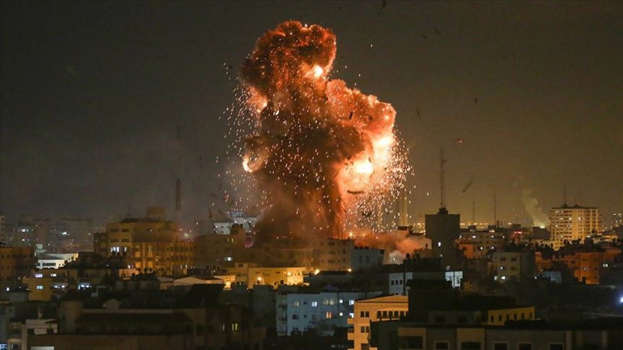 İsrail, Gazze’ye gece boyu düzenlediği saldırılarda onlarca Filistinliyi öldürdü