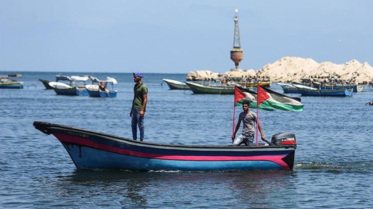 İsrail güçleri, Gazze Şeridi’nde Filistinli bir balıkçının teknesine ateş açtı