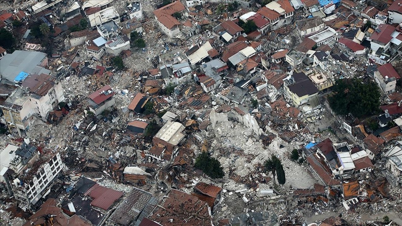 Depremde 30 kişinin öldüğü Koray Apartmanı'nın yapım kusurları iddianamede 