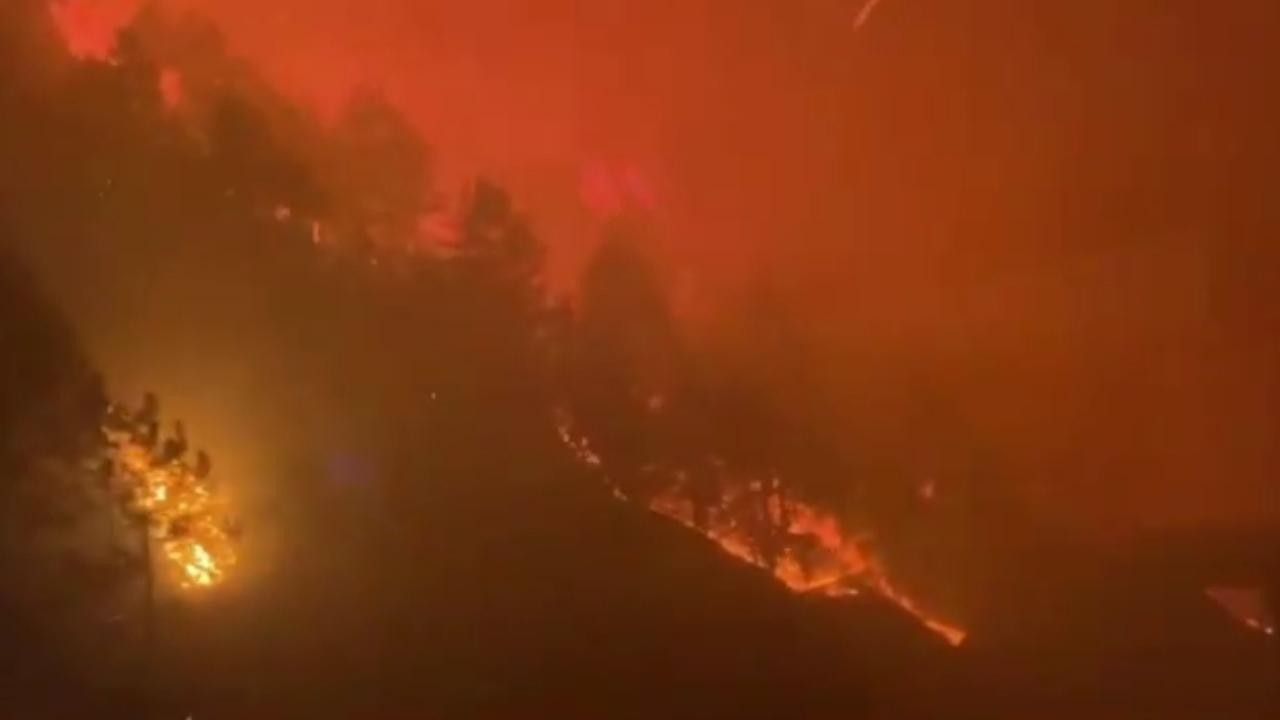 Çin’in Sıçuan eyaletinde geniş alanı etkileyen orman yangını sürüyor