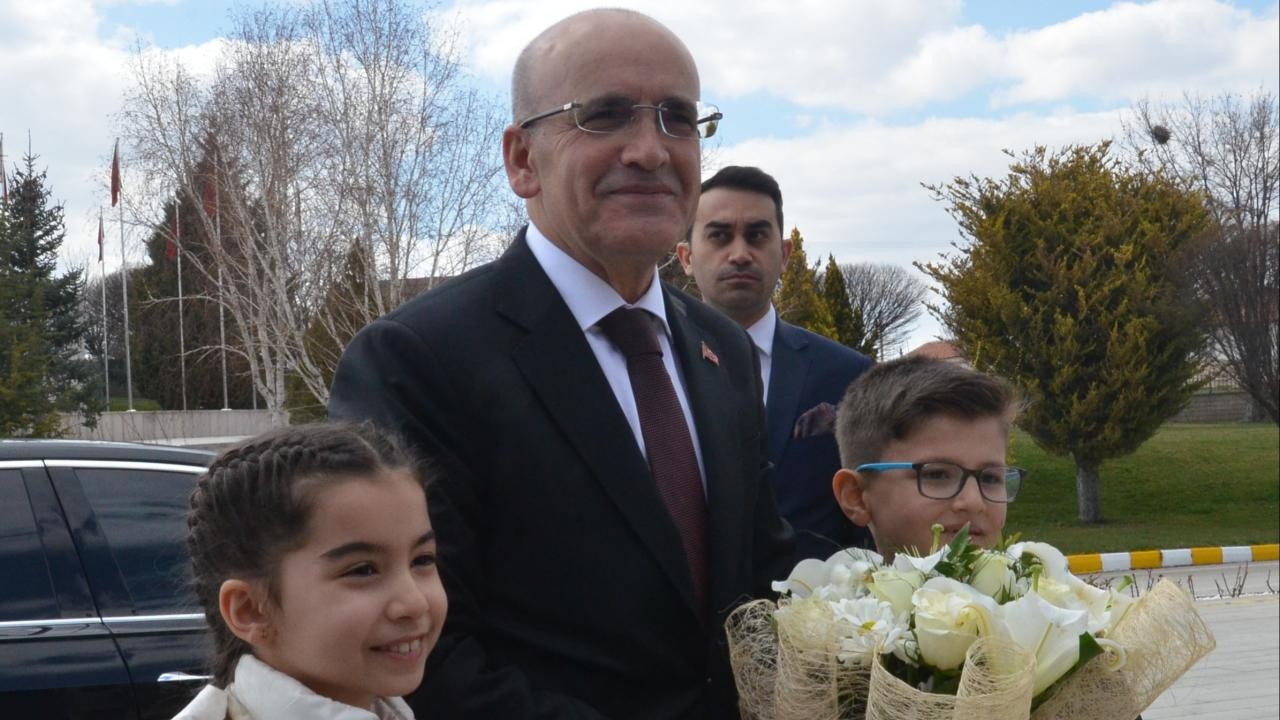 Bakan Şimşek Karaman'da ziyaretlerde bulundu