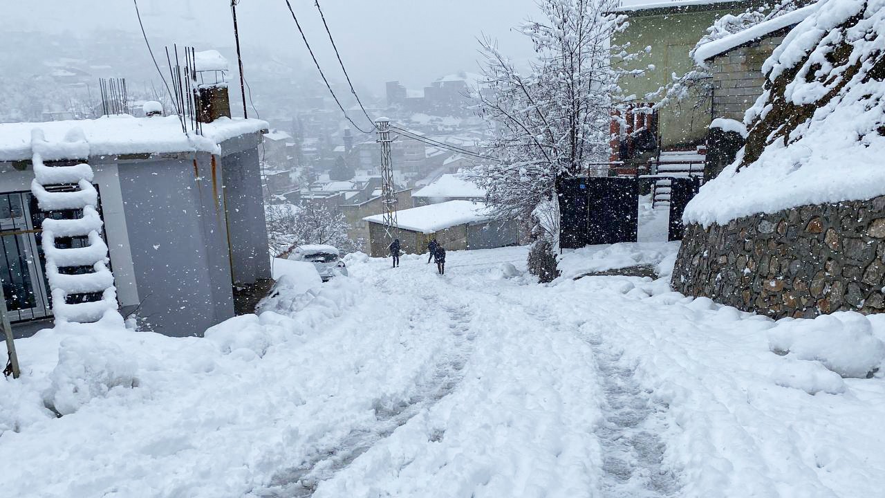 4 ilde 431 yerleşim yerinin yolu kardan kapandı