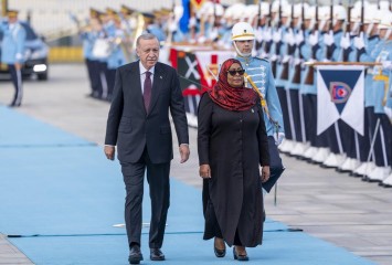 Cumhurbaşkanı Erdoğan Tanzanyalı mevkidaşını resmi törenle karşıladı
