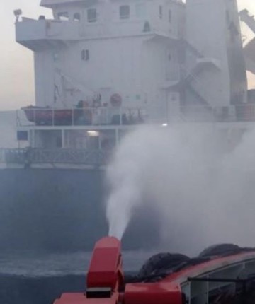 Kuru yük gemisinde yangın! Çanakkale Boğazı trafiğe kapatıldı