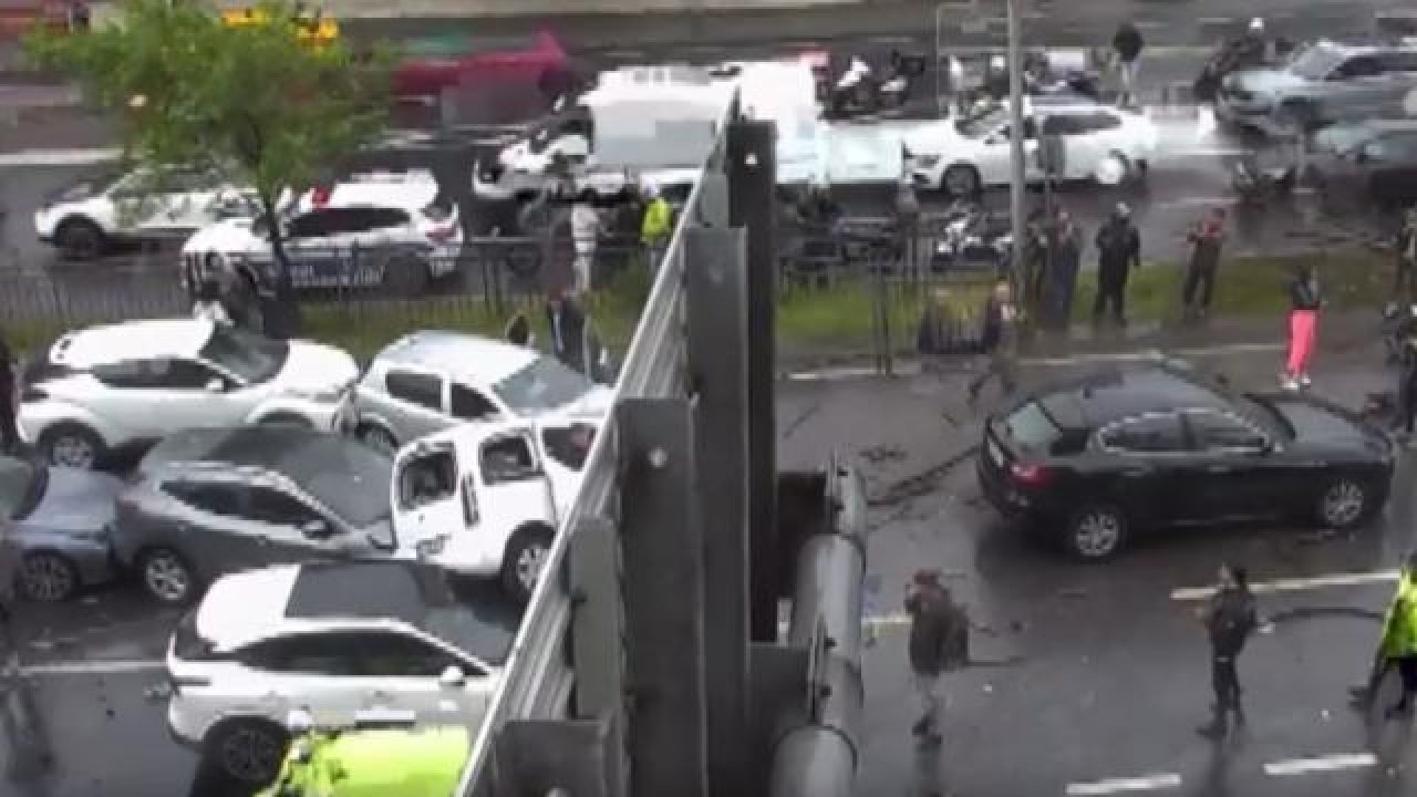 Zincirleme trafik kazası! 7 araç birbirine girdi: Yaralılar var