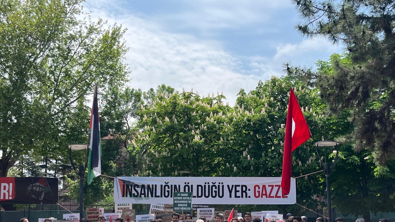 Konya’da üniversite öğrencileri ve akademisyenler “Kampüste Filistin Nöbeti“ eylemi yaptı