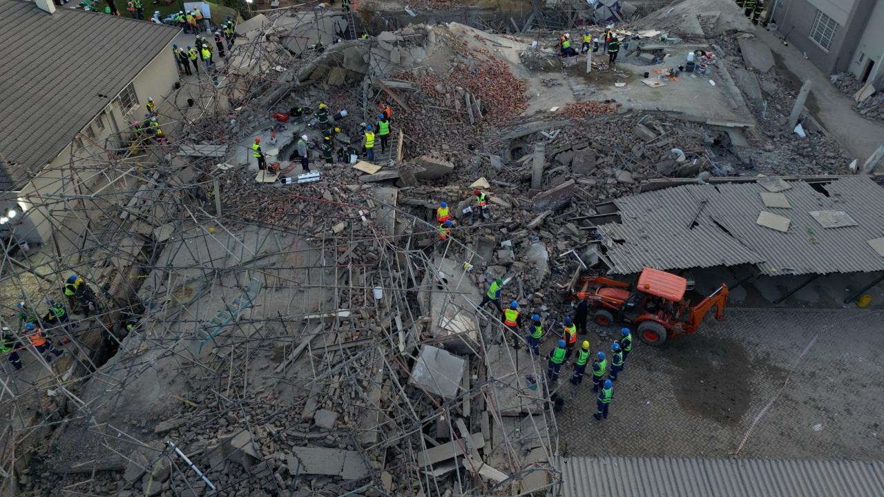 Güney Afrika'da çöken binada 33 kişi öldü