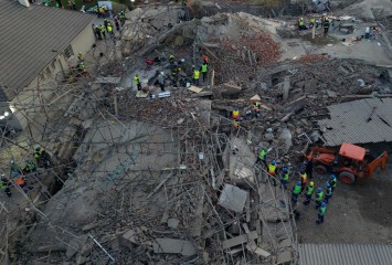 Güney Afrika'da çöken binada 33 kişi öldü
