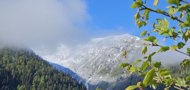 Kaçkar Dağları’nda iki mevsim bir arada yaşanıyor