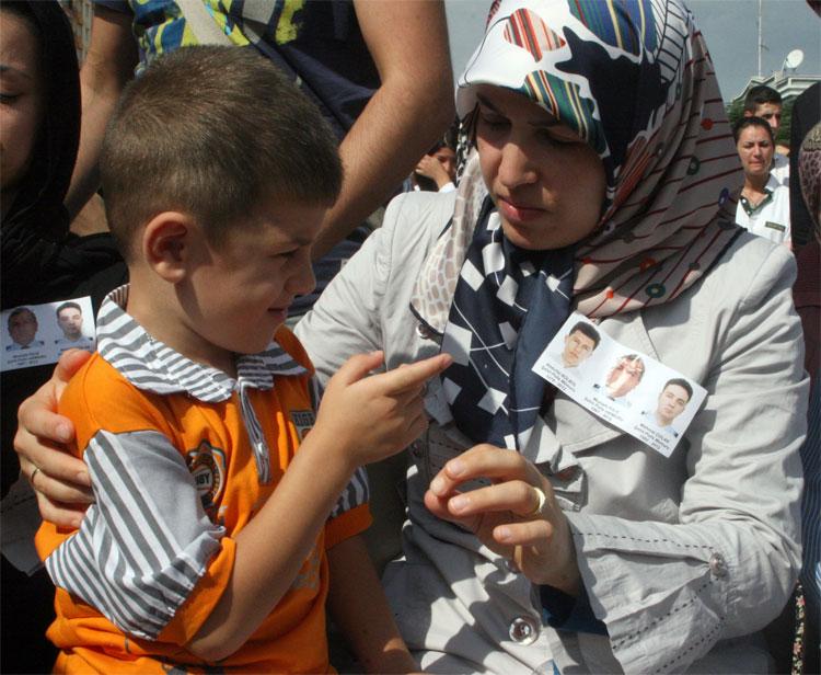 Şehit polisler için Antalya'da tören