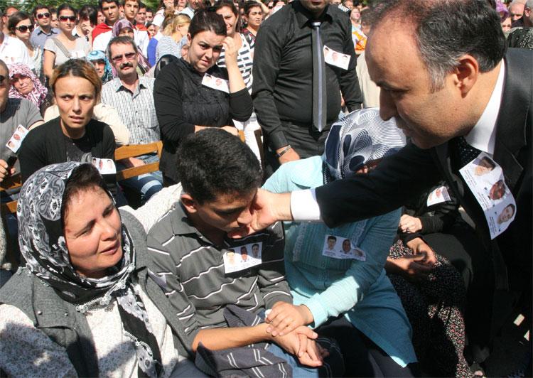 Şehit polisler için Antalya'da tören