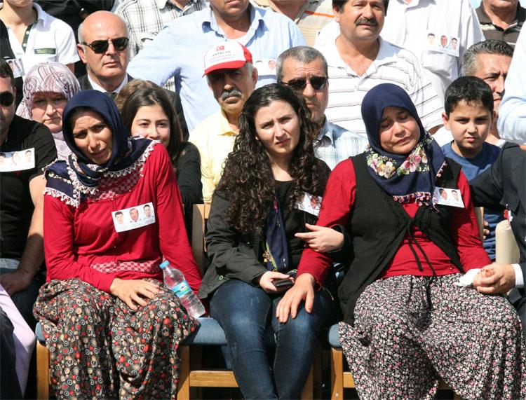 Şehit polisler için Antalya'da tören