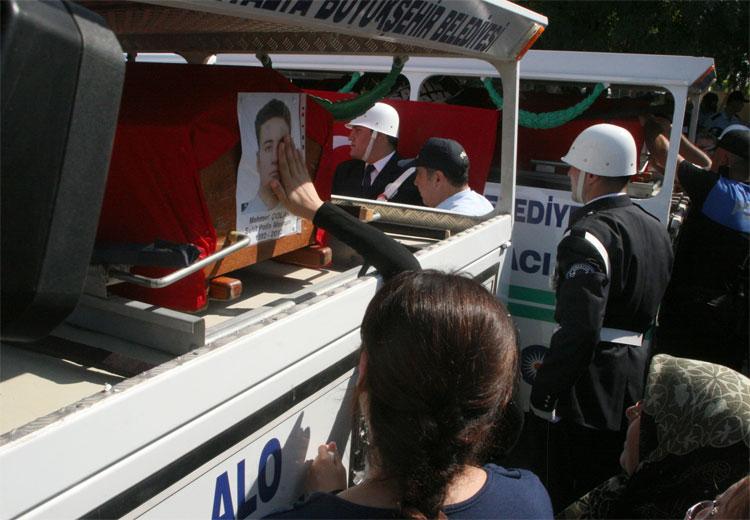 Şehit polisler için Antalya'da tören